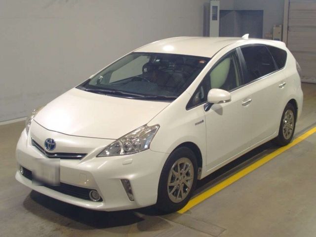 448 Toyota Prius alpha ZVW41W 2014 г. (TAA Yokohama)